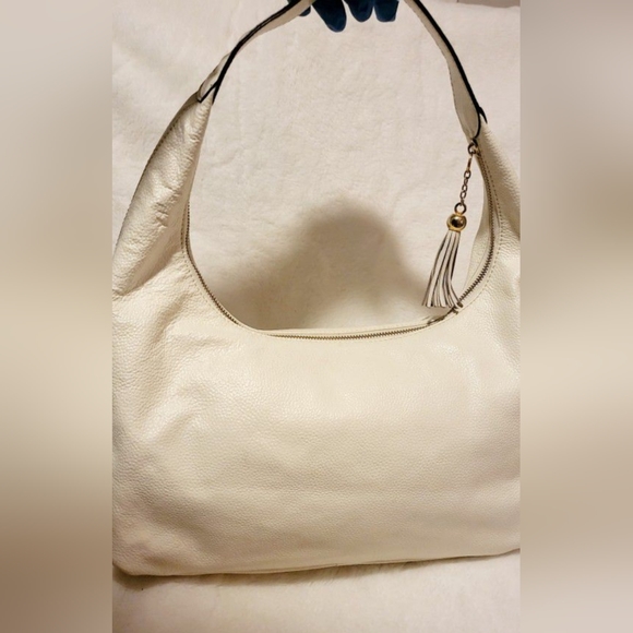 This is a beautifully well kept GUCCI Soho HOBO bag - Picture 2 of 9